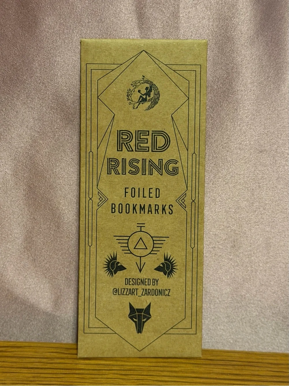 Fairyloot Red Rising Foiled Bookmarks New - Picture 5 of 6